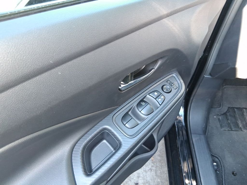 Used 2025 Black Nissan 1.6 SV image 8