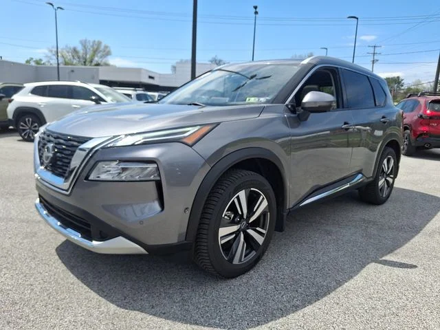 Used 2023 Gray Nissan Platinum image 4