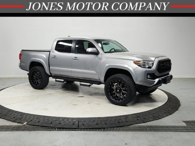 Used 2017 Silver Toyota SR5 image 1