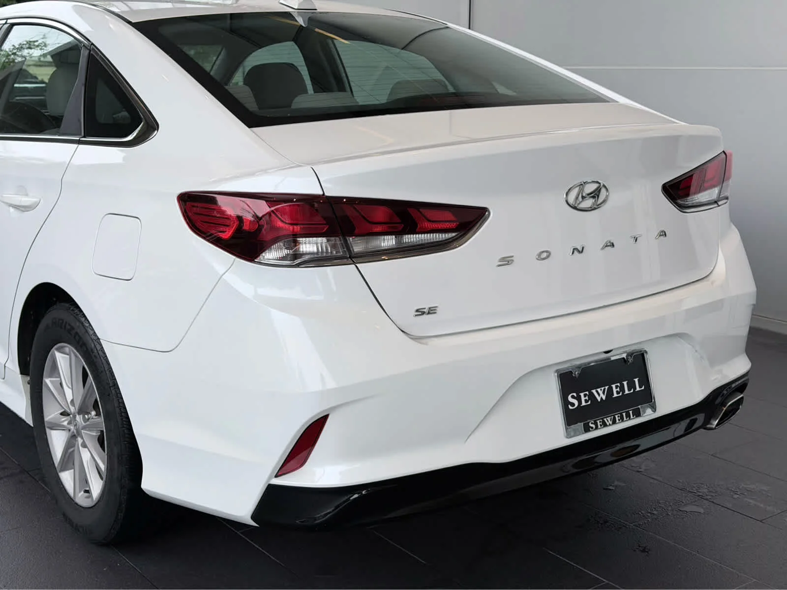 Used 2019  Hyundai SE image 7