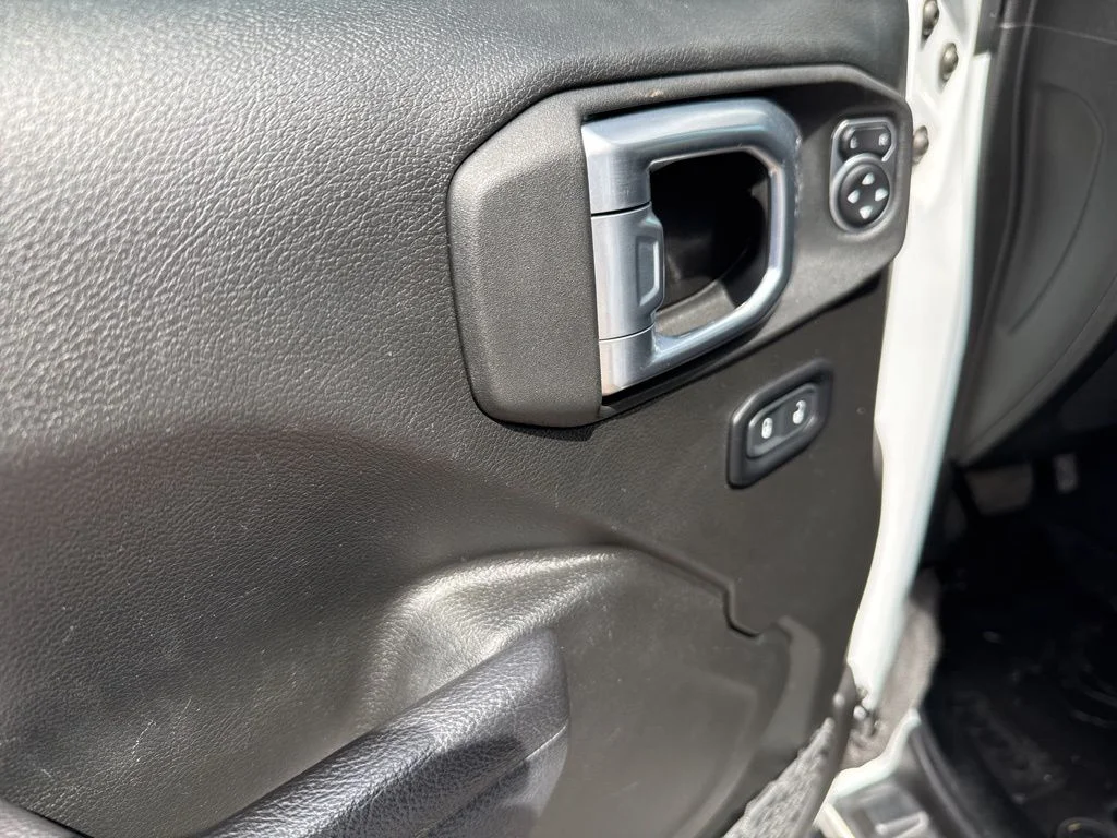 Used 2022 White Jeep Unlimited Willys image 23