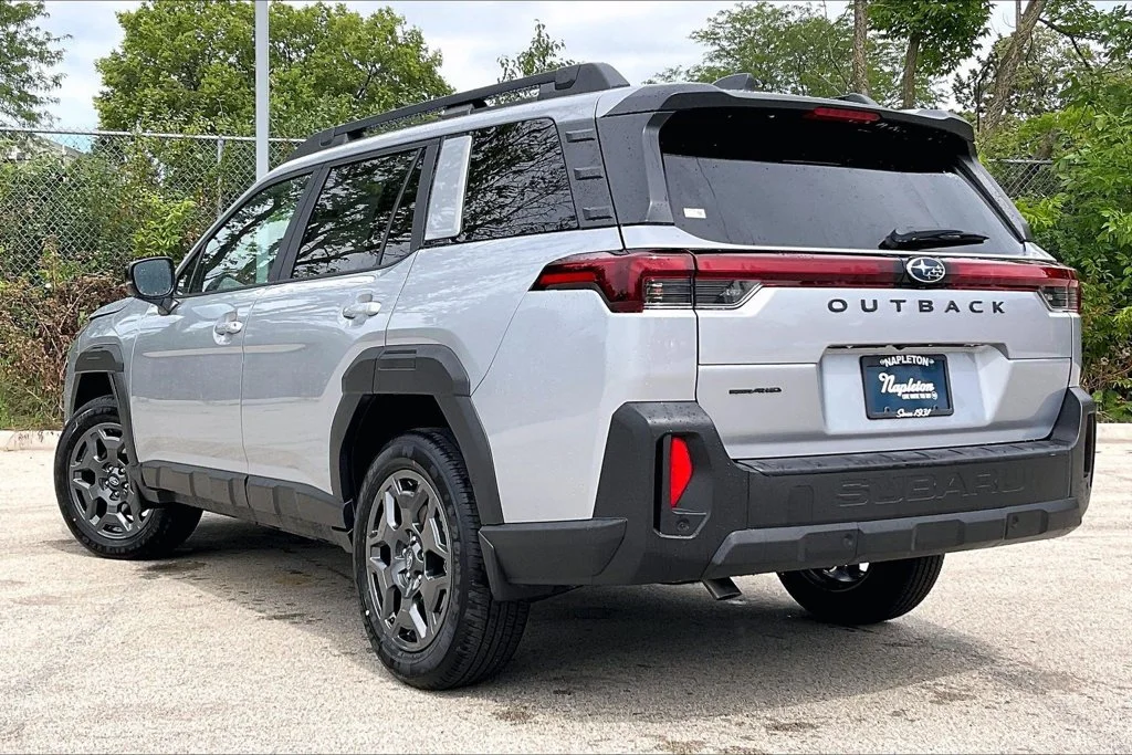 New 2026 ICE SILVER METALLIC Subaru Premium image 3