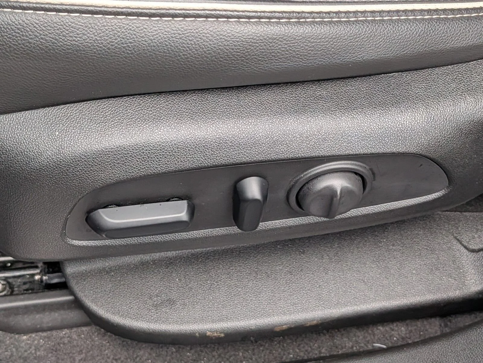 Used 2019 EBONY TWILIGHT METALLIC GMC Denali image 19