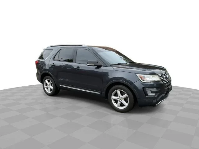 Used 2017  Ford XLT image 3