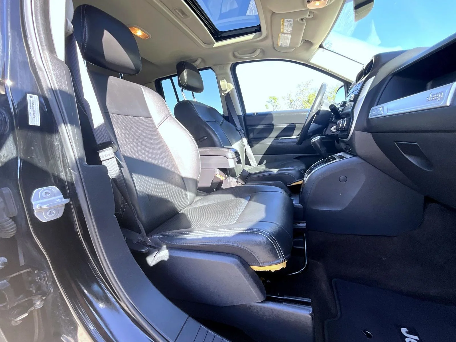 Used 2015 Black Jeep Altitude image 17
