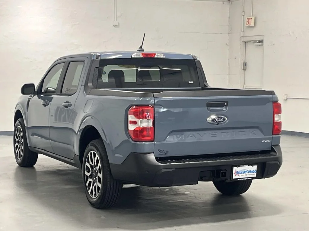 Used 2024 Azure Gray Metallic Tri-Coat Ford Lariat Super Crew AWD 2.0L 1 Owner image 6