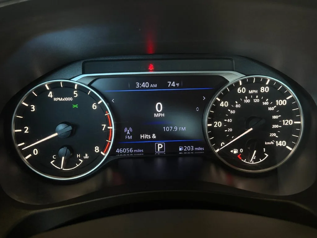 Used 2025 White Nissan 2.5 SR image 19