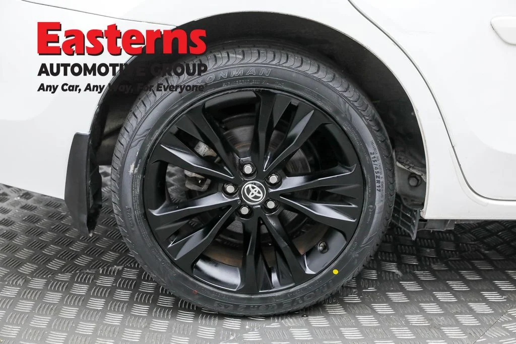Used 2018 White Toyota SE image 28
