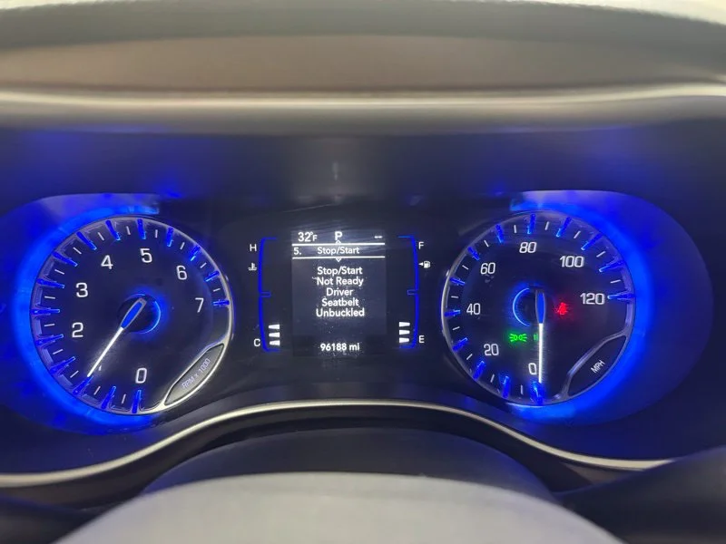 Used 2018 Gray Chrysler Touring L image 25