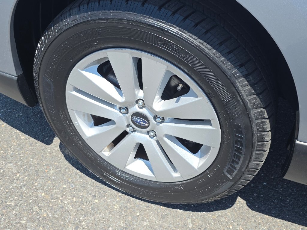Used 2019 Ice Silver Metallic Subaru 2.5i image 33