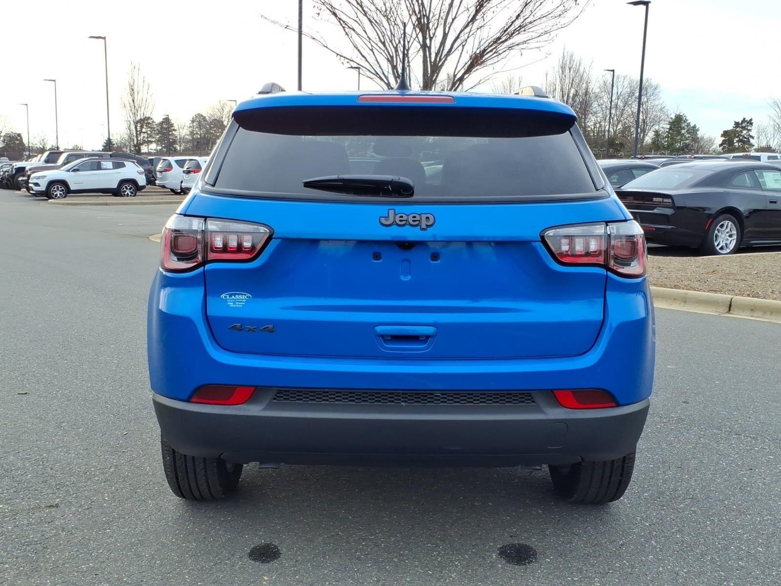 New 2026 Hydro Blue Pearl-Coat Exterior Paint Jeep Latitude Altitude image 26