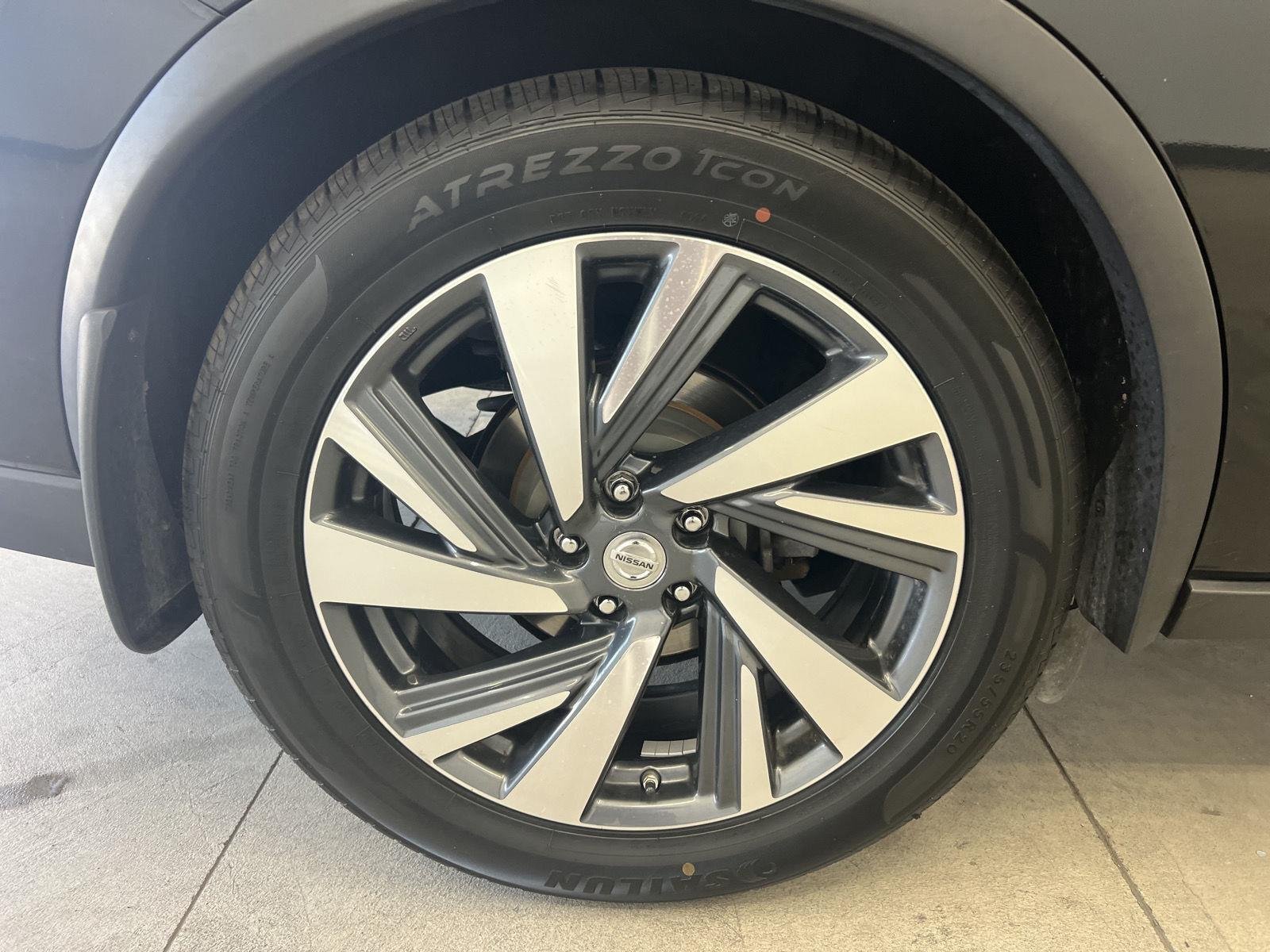 Used 2015 Magnetic Black Metallic Nissan Platinum image 9