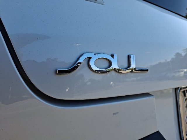 Used 2021 White Kia LX image 37