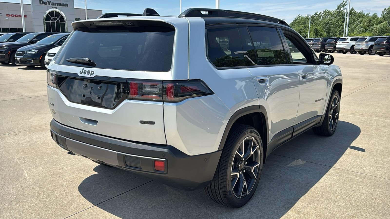 New 2026 Silver Zynith Clear-Coat Exterior Paint Jeep Overland image 16