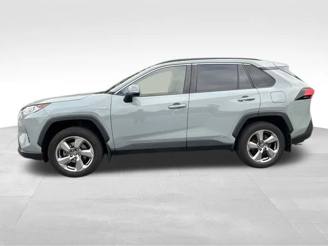 Used 2021  Toyota XLE Premium image 8
