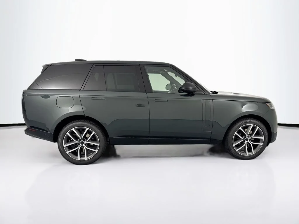 New 2026 Belgravia Green Land Rover SE image 4