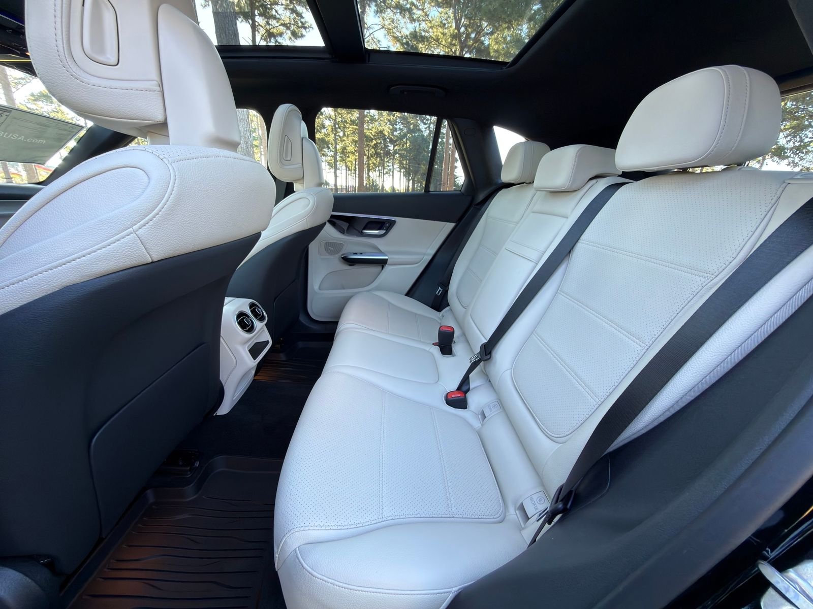 New 2026 Black Mercedes-Benz GLC 300 image 13
