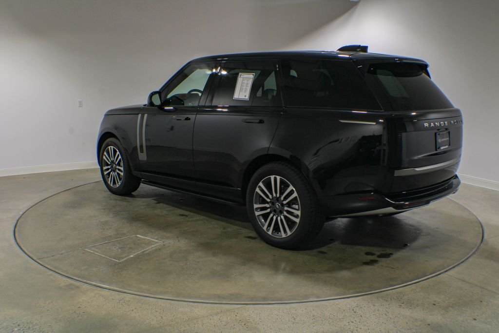 Used 2024 Santorini Black Metallic Land Rover SE image 4