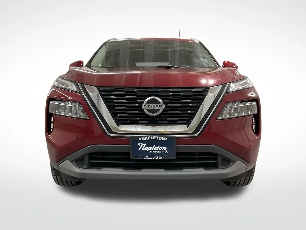 Used 2021 Scarlet Nissan SV image 5