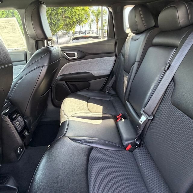 Used 2024 White Jeep Latitude image 32