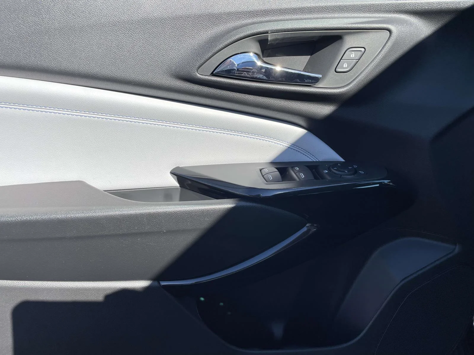 New 2026 Mosaic Black Metallic Chevrolet LT image 15