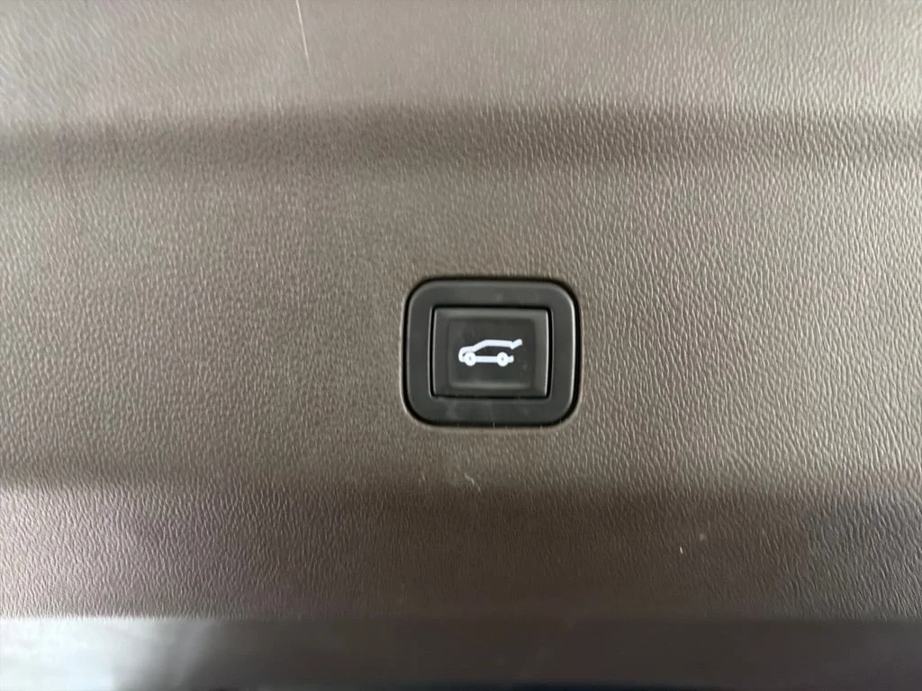 Used 2021 Black GMC Denali image 10