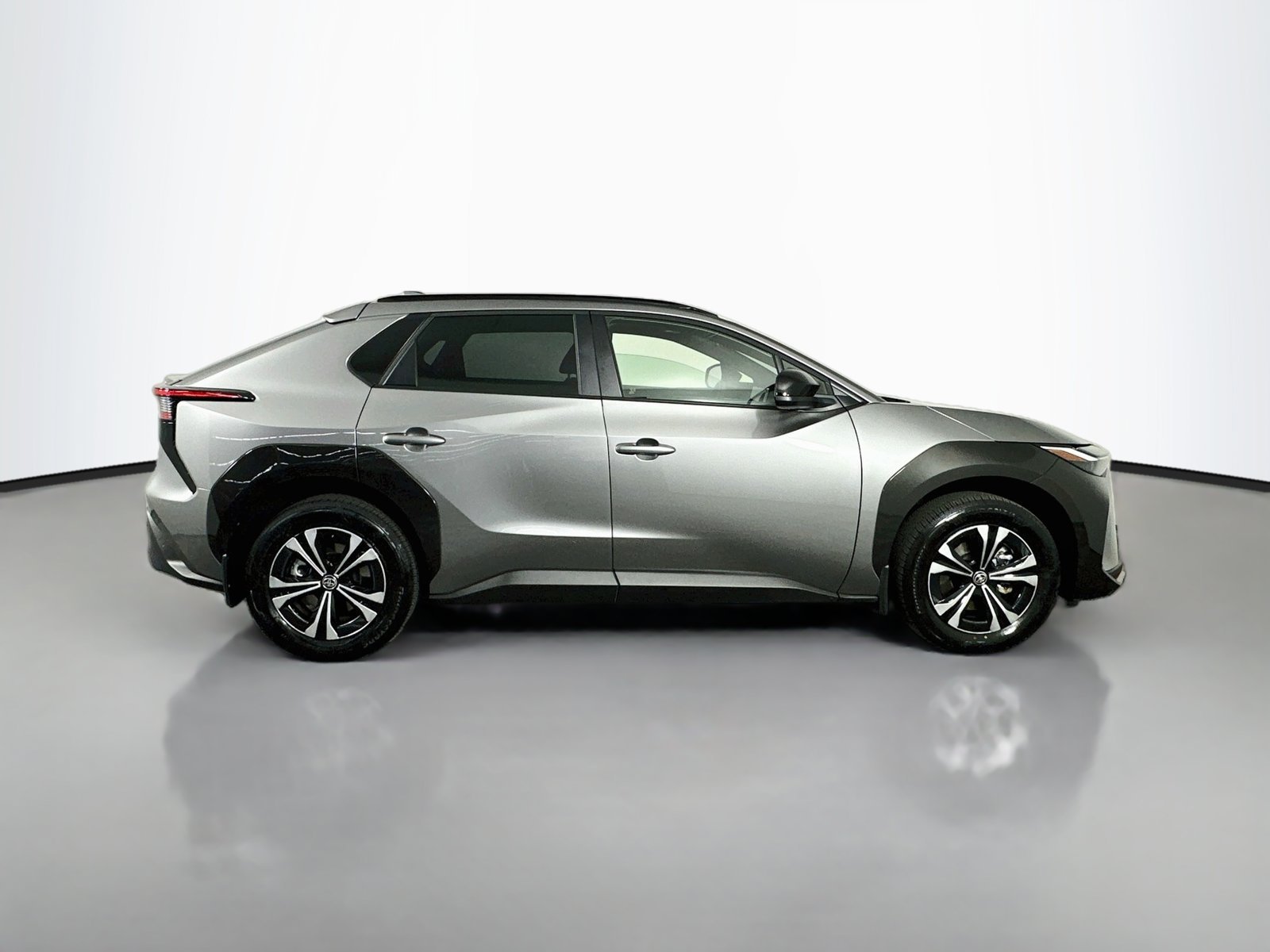 Used 2025 Heavy Metal Toyota XLE image 8