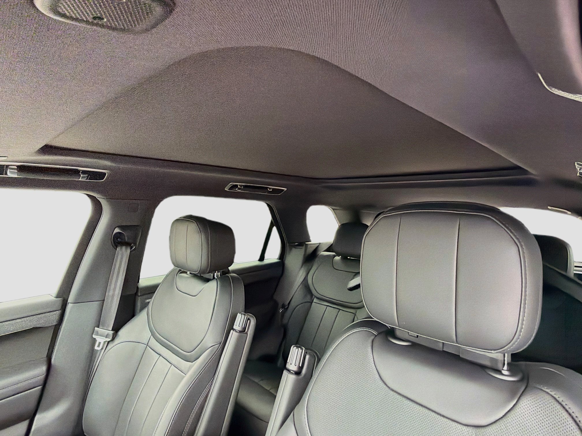 New 2027 Fuji White Land Rover Dynamic SE image 25