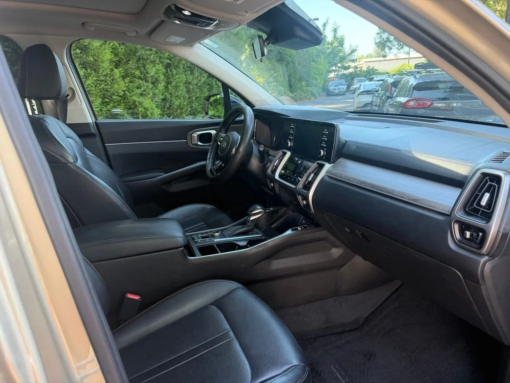 Used 2021 Crystal Beige Kia EX image 16