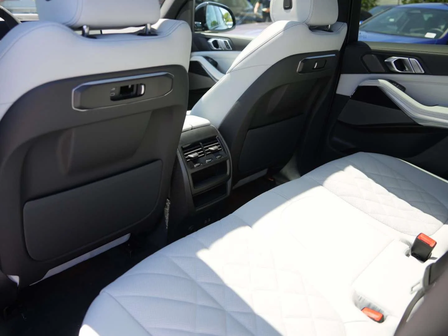 New 2026 Carbon Black Metallic BMW sDrive40i image 10