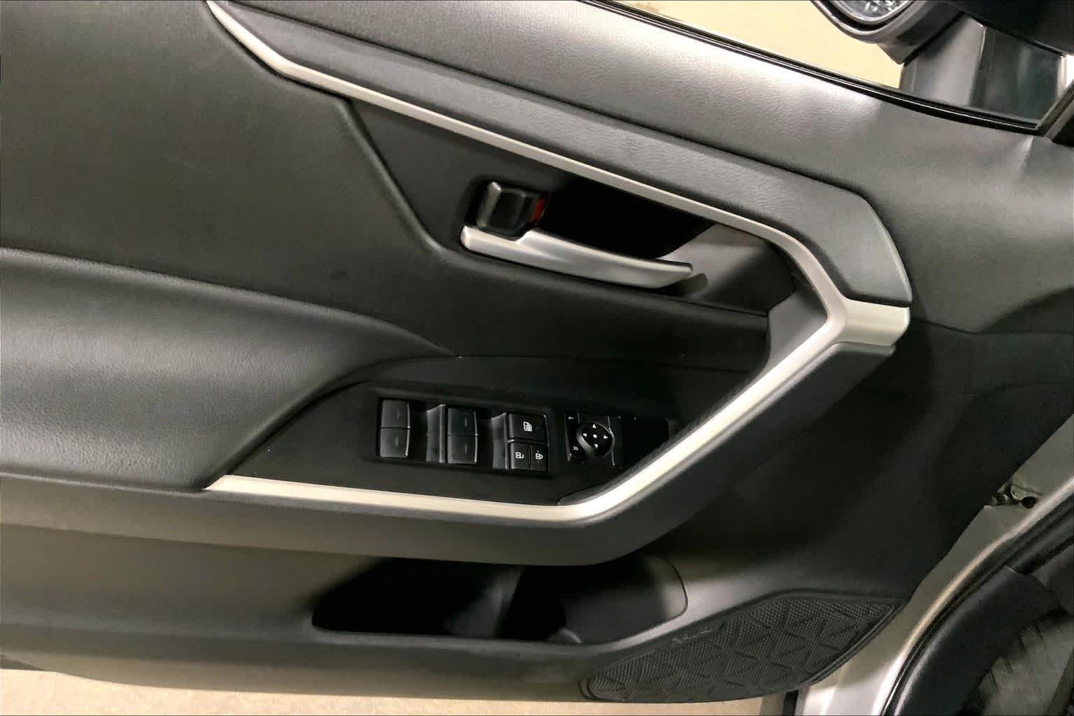 Used 2025 Silver Sky Metallic Toyota Hybrid XLE image 36