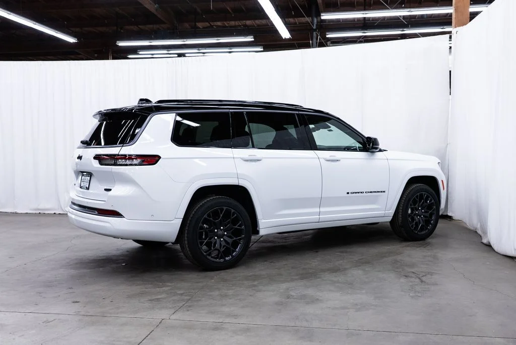New 2026 Bright White Clear-Coat Exterior Paint Jeep Summit image 6
