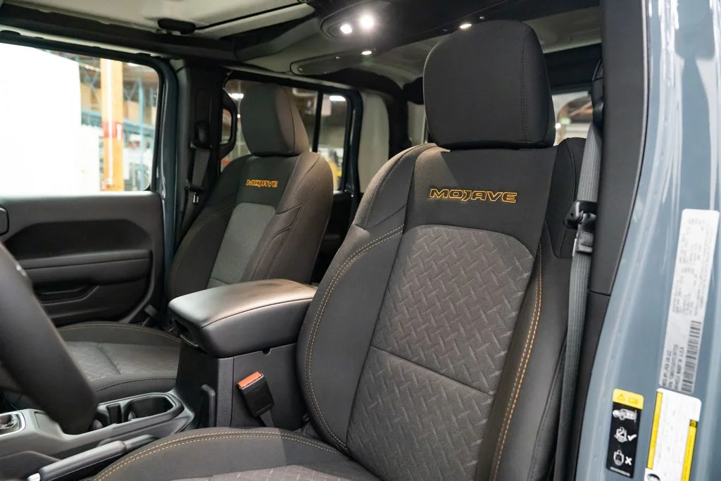 New 2026 Anvil Clear-Coat Exterior Paint Jeep Mojave image 23