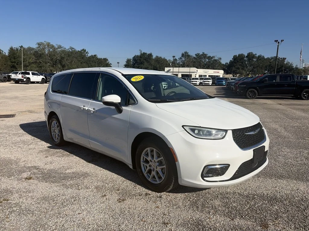 Used 2023 White Chrysler Touring L image 8