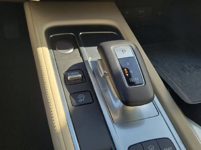 Used 2024 Black INFINITI Sensory image 30