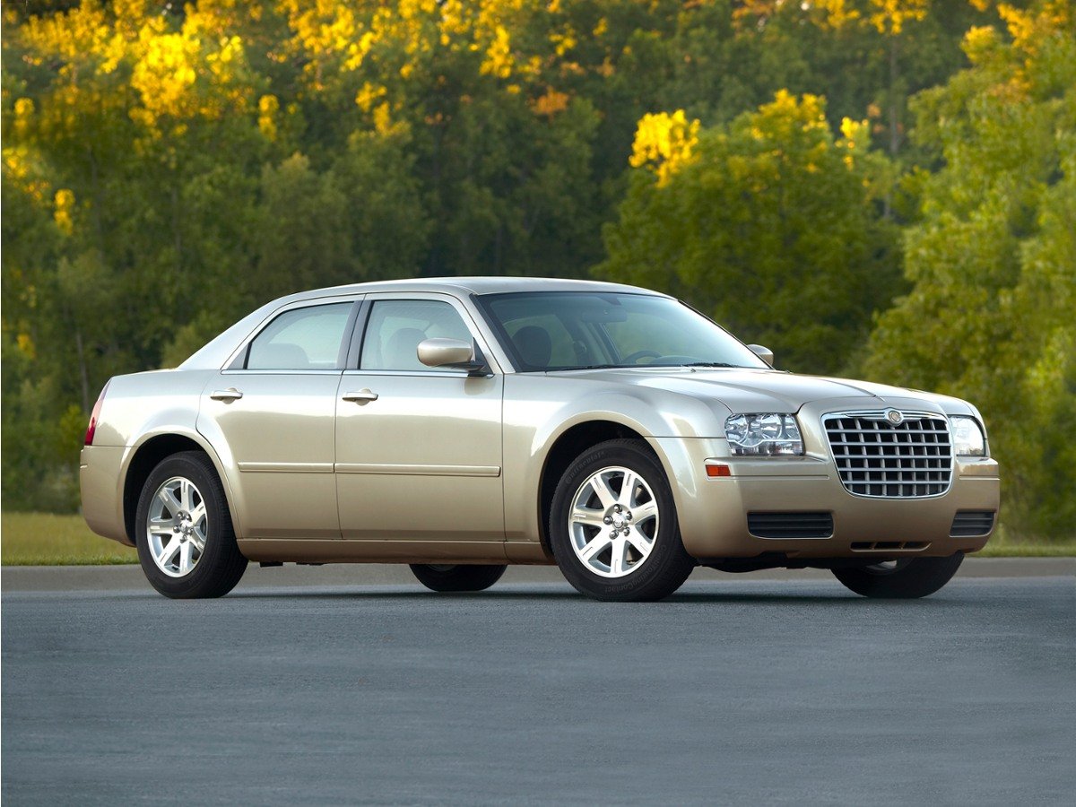 Used 2008 Silver Chrysler LX image 1