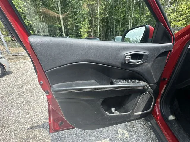 Used 2019 Red Jeep Latitude image 22