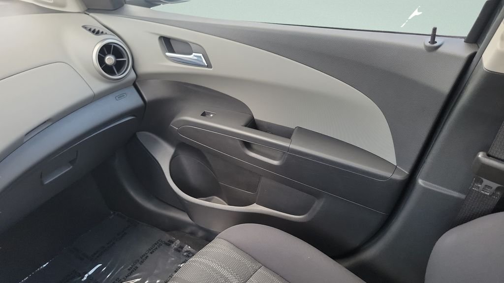 2014 Chevrolet Sonic LT - Photo 13