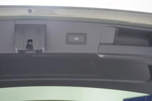 New 2026 Avocado Green Pearl Volkswagen 2.0T SEL image 9