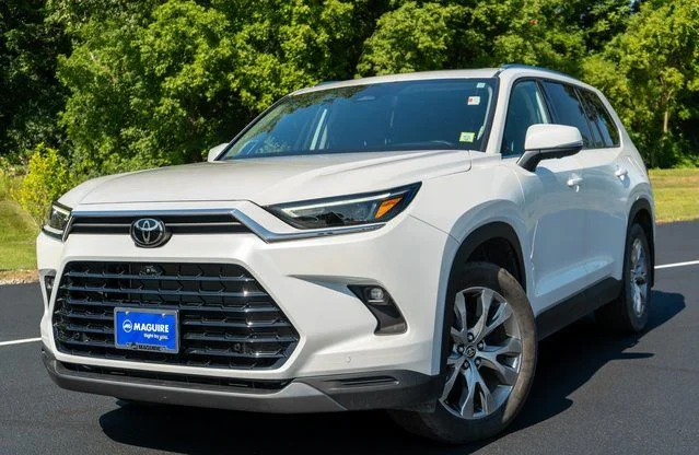 Used 2025 White Toyota  image 1