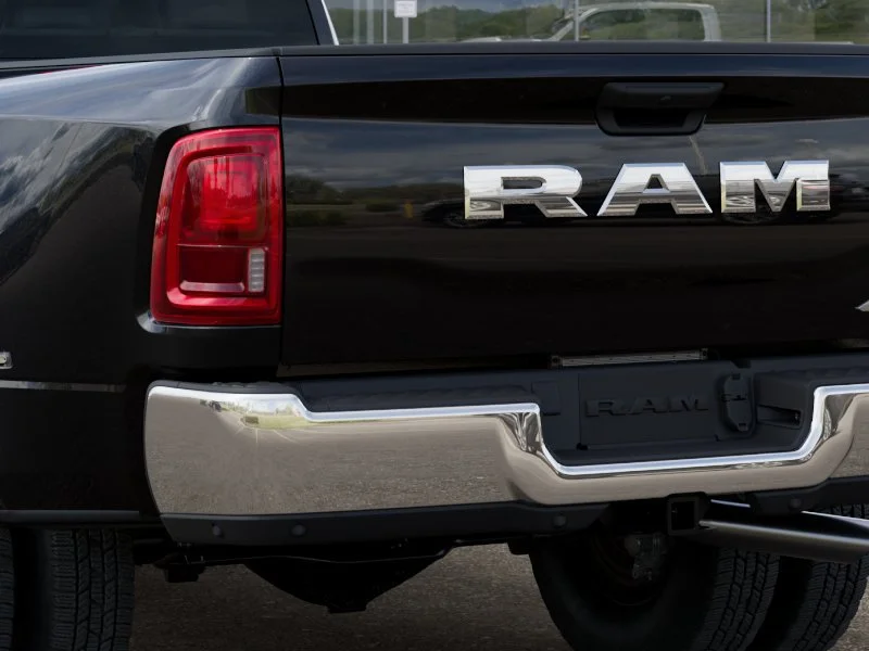 New 2026 Diamond Black Crystal Pearl-Coat Exterior Paint RAM Tradesman image 13