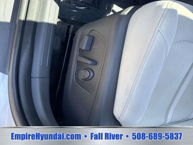 Used 2023 Silver Hyundai SEL image 17
