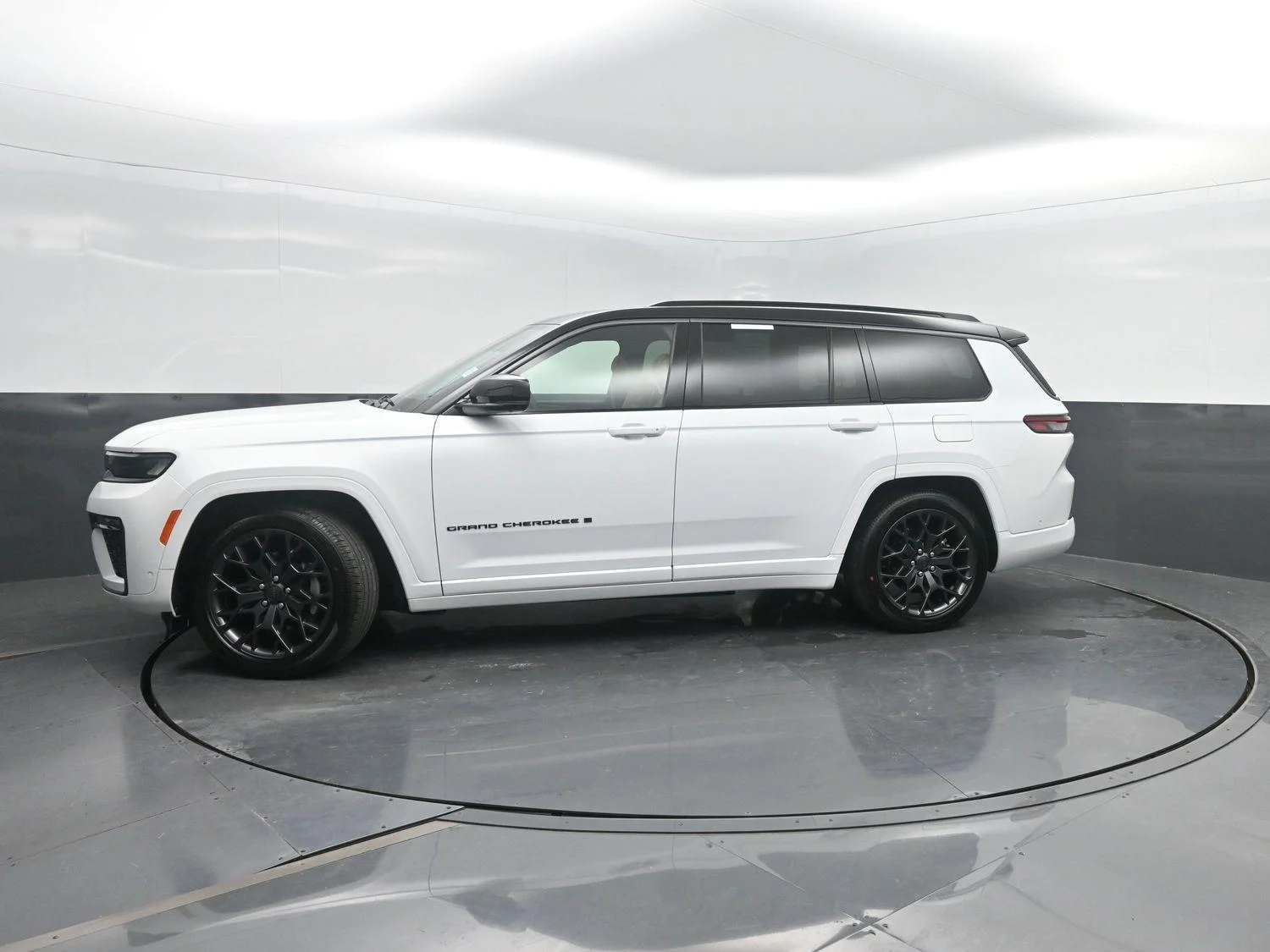 2026 Jeep Grand Cherokee L Summit 4x4's photo