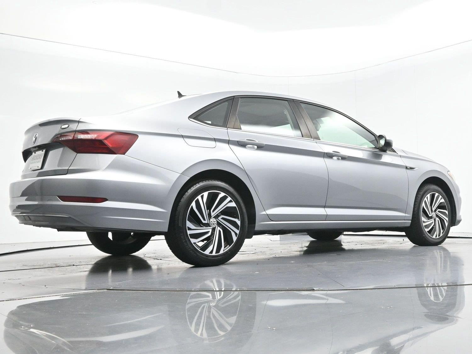 Used 2021 Pyrite Silver Metallic Volkswagen SEL image 51