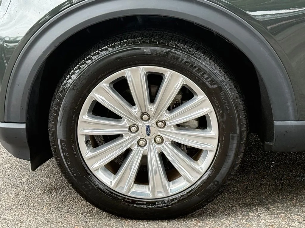 Used 2022 Green Ford Limited image 6