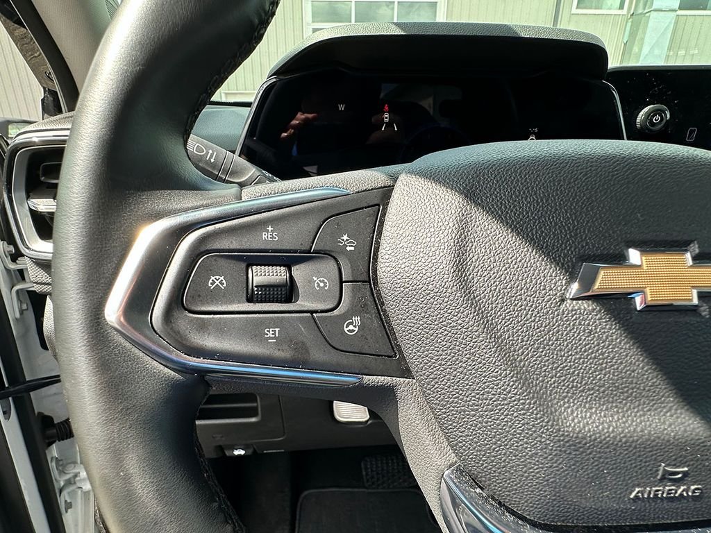 Used 2025 White Chevrolet LT image 31