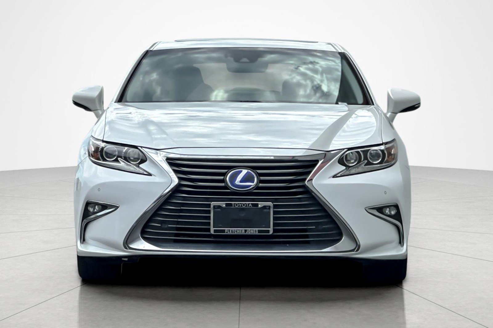 Used 2017 EMINENT WHITE Lexus ES 300h image 8