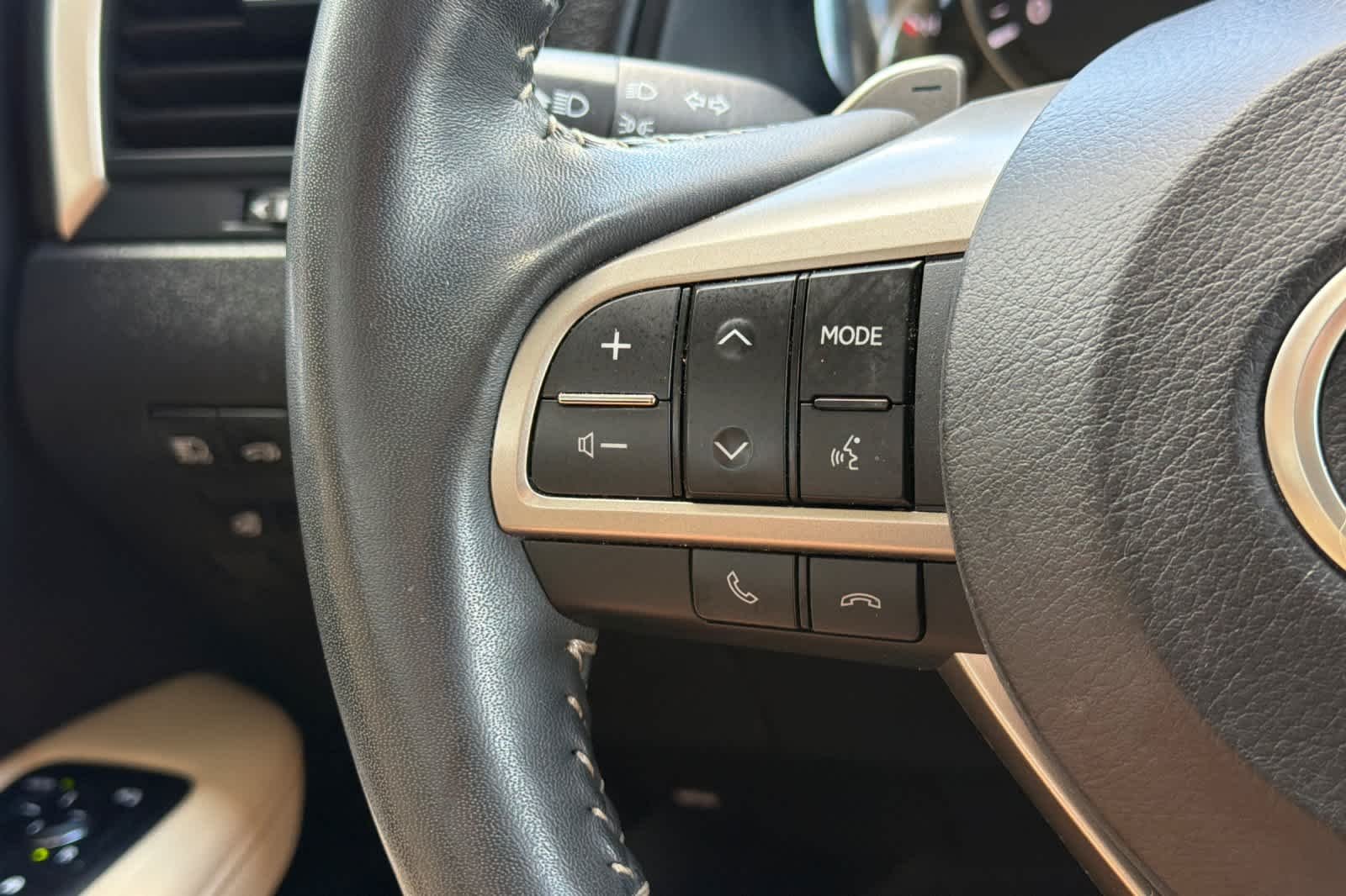 Certified Used 2022 Eminent White Pearl Lexus  image 27