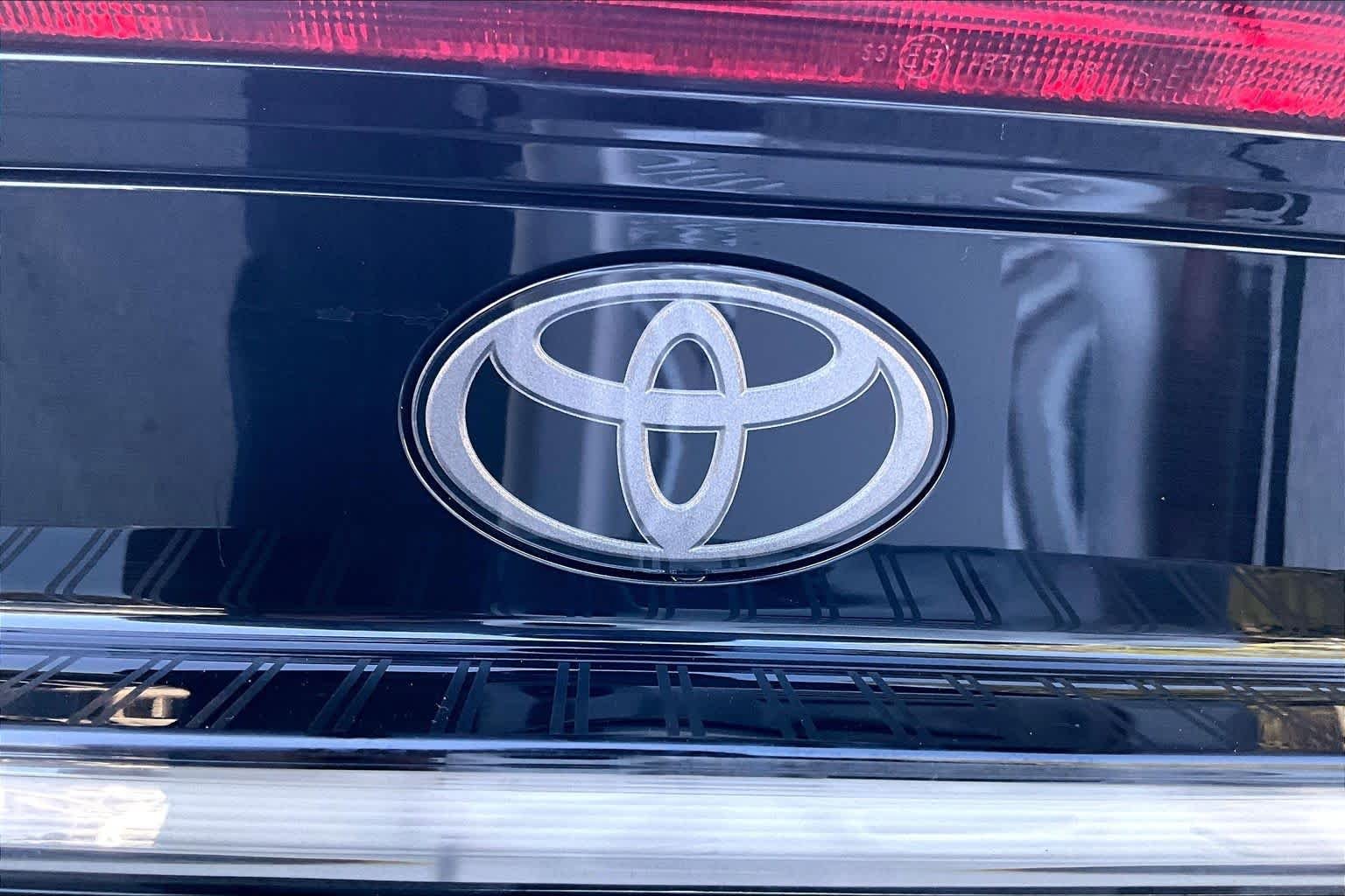 Used 2026 Guardian Gray Toyota SE image 31