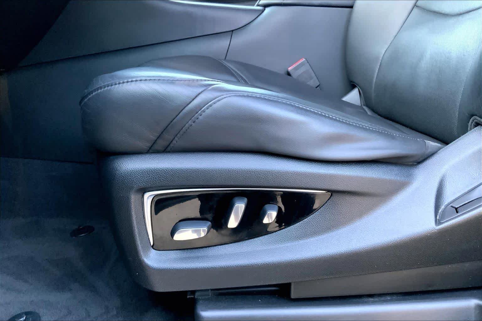 Used 2020 Shadow Metallic Cadillac Premium Luxury image 32